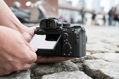 Sony a7 III ILCE7M3/B Cámara de lentes intercambiables sin espejo de fotograma completo con LCD de 3 pulgadas, solo cuerpo, configuración base, negro - imagen 3